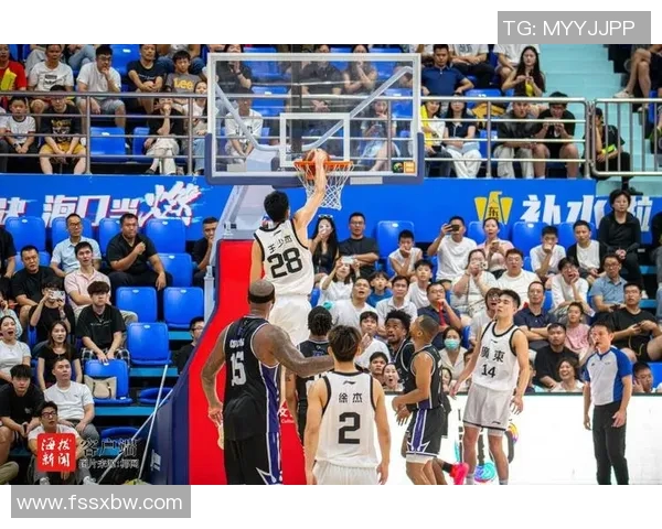 左手灌篮的篮球明星如何在赛场上展现独特风采与技巧 左手灌篮的篮球明星如何在赛场上展现独特风采与技巧